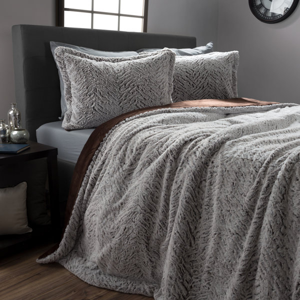 Queen size fur online blanket